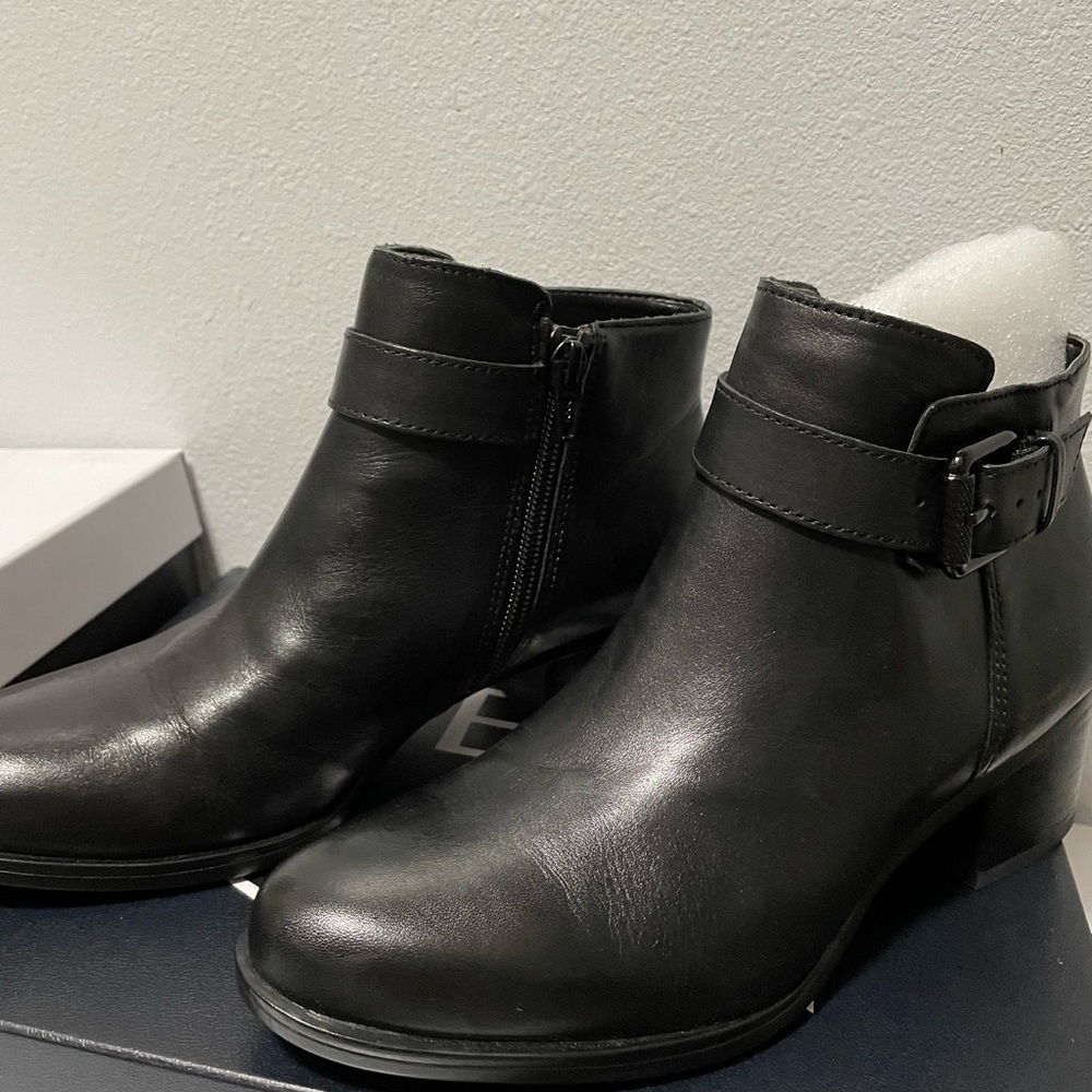 Naturalizer chelsea boots